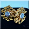 J18. Gold and opal cufflinks. 